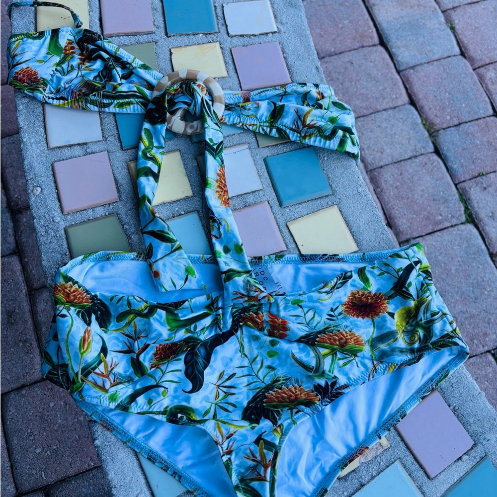 Floral woman’s bikini 👙 NWOT